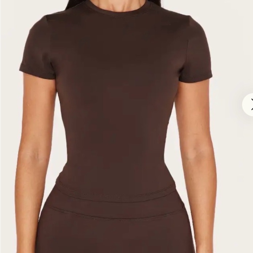 PETITE ESPRESSO SCULPT LONGLINE SHORT SLEEVE GYM TOP